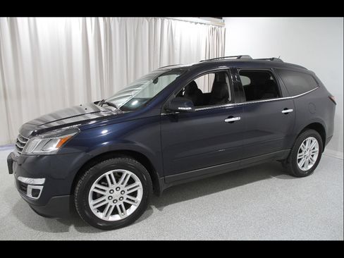 Used 2015 Chevrolet Traverse LT w/ Style and Technology Package image 3