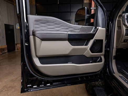 Used 2026 Ford F350 Platinum w/ Platinum Plus Package image 37