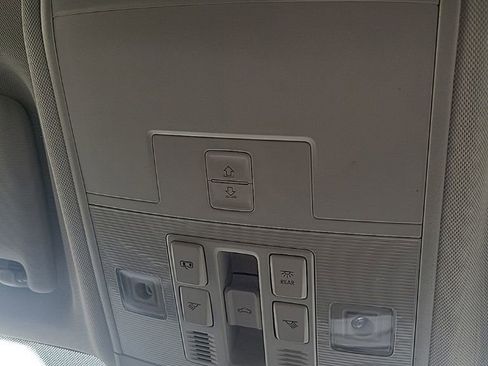 Certified 2025 Volkswagen Taos SE image 11