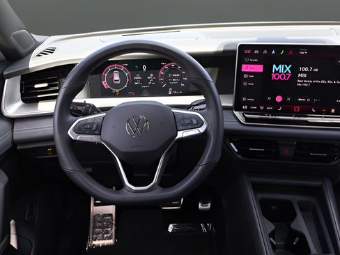 Certified 2025 Volkswagen Tiguan SE R-Line AWD/4WD image 15