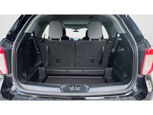 Used 2022 Ford Explorer XLT w/ Equipment Group 202A AWD/4WD image 10