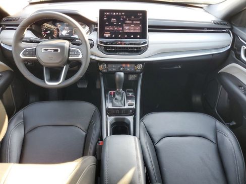 Used 2025 Jeep Compass Limited AWD/4WD image 12