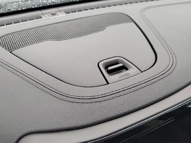 Used 2019 Jeep Cherokee Limited FWD image 23