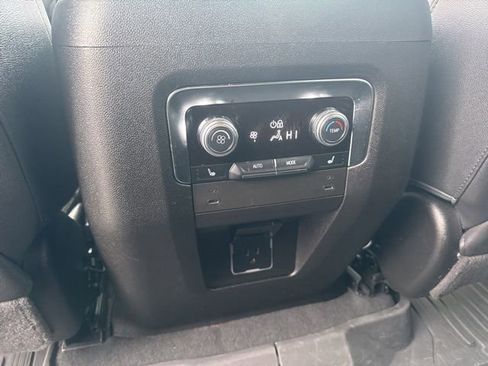 Used 2025 GMC Yukon XL AT4 image 27