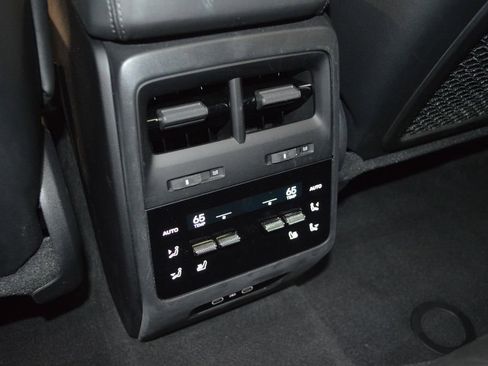 Certified 2024 Porsche Macan 4 Electric AWD/4WD image 40