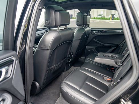 Used 2018 Porsche Macan AWD/4WD image 22