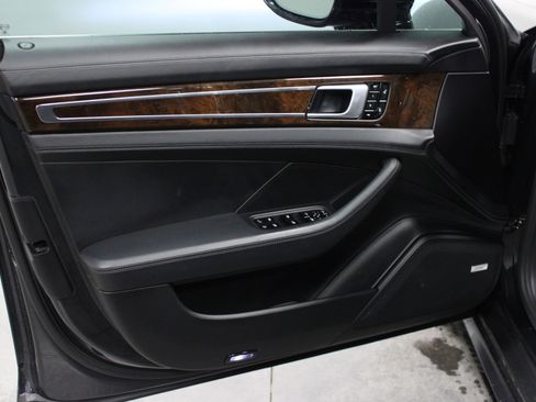 Used 2018 Porsche Panamera Turbo S image 11