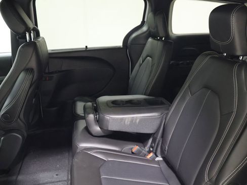 New 2026 Chrysler Pacifica Select image 11