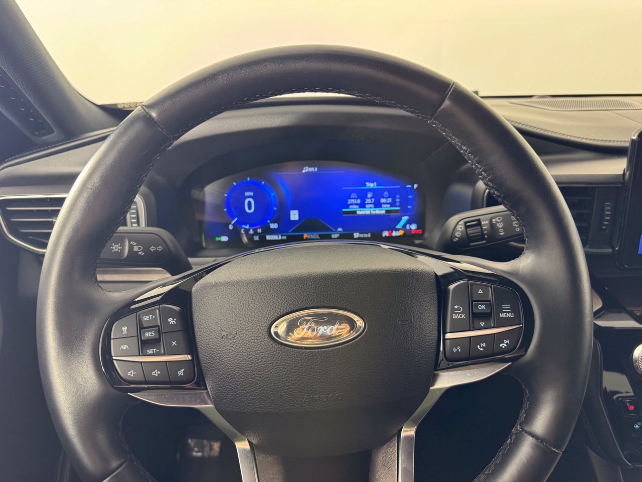 Used 2023 Ford Explorer Platinum w/ Class IV Trailer Tow Package AWD/4WD image 13