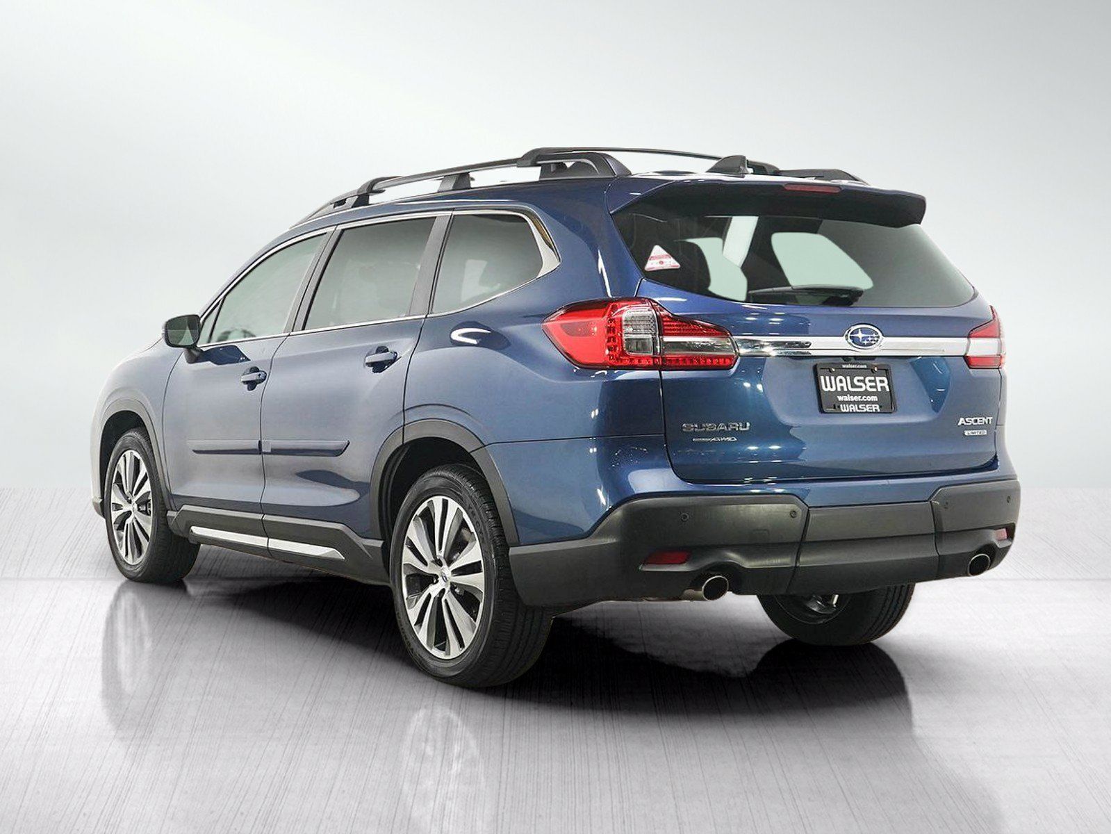 Used 2022 Subaru Ascent Limited w/ Technology Package AWD/4WD image 3