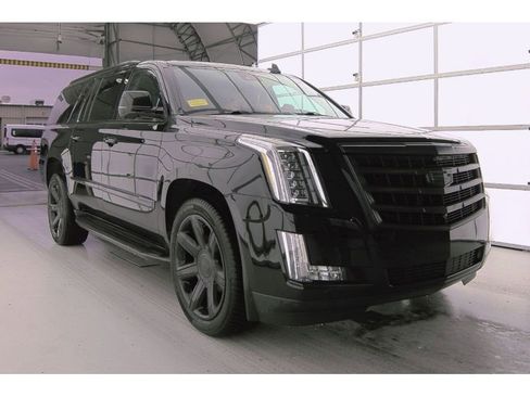 Used 2020 Cadillac Escalade ESV Luxury image 3
