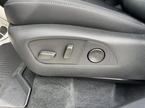 New 2026 Chevrolet Traverse LT w/ LPO, Floor Liner Package image 11