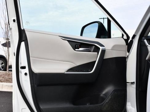 Used 2023 Toyota RAV4 XLE w/ Convenience Package image 10