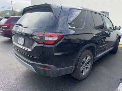 Used 2025 Honda Pilot EX-L image 3