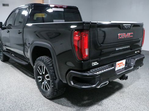 Used 2024 GMC Sierra 1500 AT4 w/ Technology Package AWD/4WD image 9