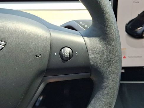 Used 2024 Tesla Model Y Long Range AWD/4WD image 25