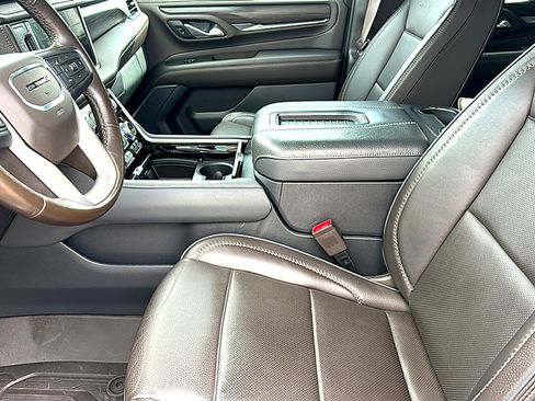 Used 2022 GMC Yukon Denali AWD/4WD image 13