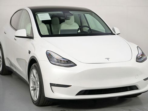 Used 2020 Tesla Model Y Long Range image 52