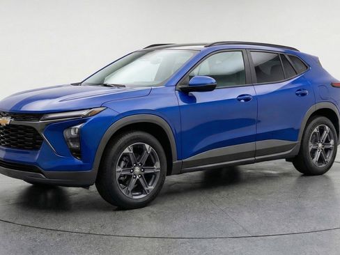 Used 2025 Chevrolet Blazer LT FWD image 3