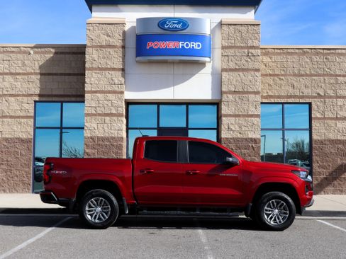 Used 2024 Chevrolet Colorado LT w/ Advanced Trailering Package image 5