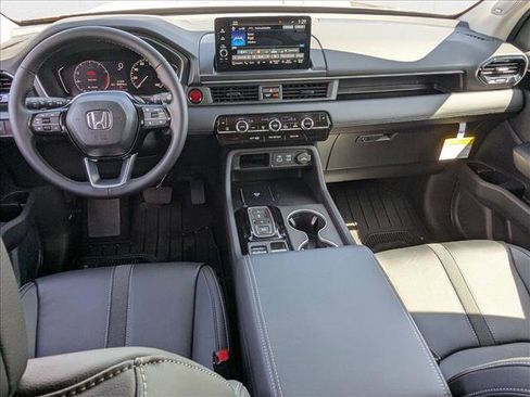New 2025 Honda Pilot Touring image 15