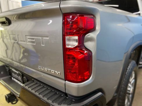 Used 2025 Chevrolet Silverado 2500 Custom image 12