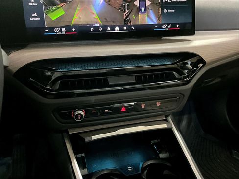 Used 2025 BMW 230i Coupe w/ Premium Package image 33