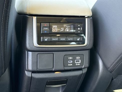 Used 2025 Subaru Ascent Limited image 11