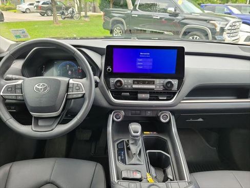Certified 2024 Toyota Grand Highlander FWD image 18