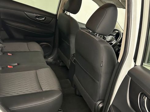 Used 2018 Nissan Rogue SV image 30