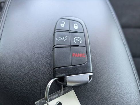 Used 2019 Jeep Grand Cherokee Altitude AWD/4WD image 37