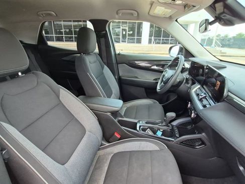 Used 2025 Chevrolet TrailBlazer LT AWD/4WD image 21