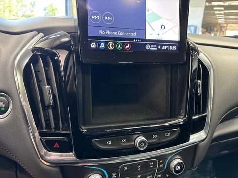 Used 2023 Chevrolet Traverse LT AWD/4WD image 19