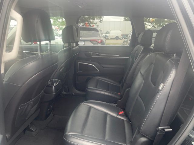 Used 2025 Kia Telluride S FWD image 6