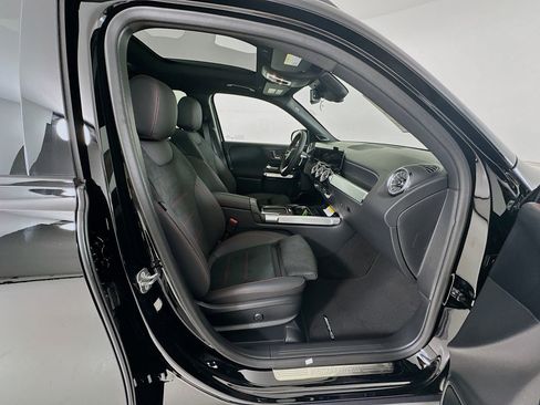 New 2026 Mercedes-Benz GLB 250 4MATIC image 31