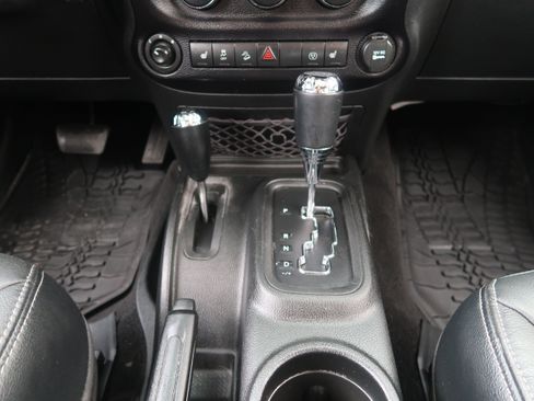 Used 2016 Jeep Wrangler Unlimited Rubicon AWD/4WD image 22