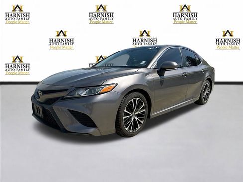 Used 2018 Toyota Camry SE w/ Moonroof Package FWD image 1