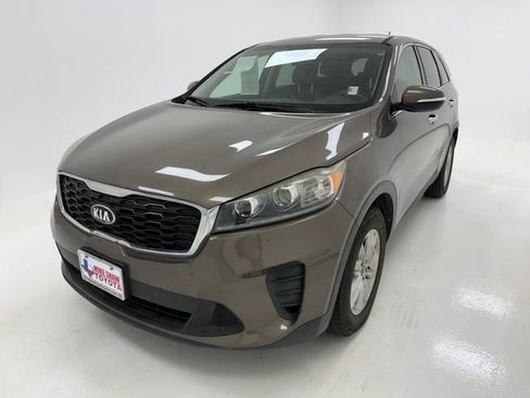 Used 2019 Kia Sorento FWD V6 image 4