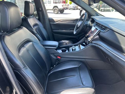 Used 2024 Jeep Grand Cherokee Limited AWD/4WD image 34
