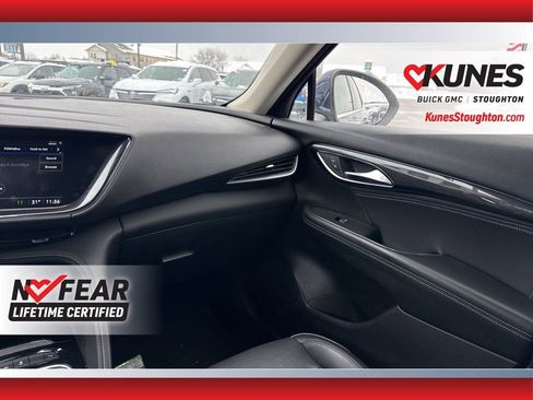 Used 2023 Buick Envision Essence image 37