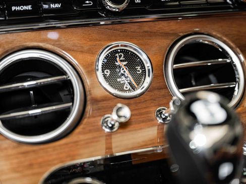 Certified 2024 Bentley Continental GT V8 AWD/4WD image 32