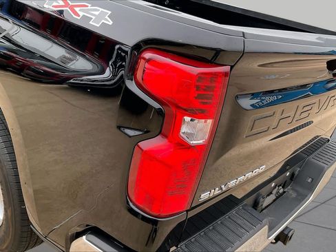 Used 2025 Chevrolet Silverado 1500 LT AWD/4WD image 26