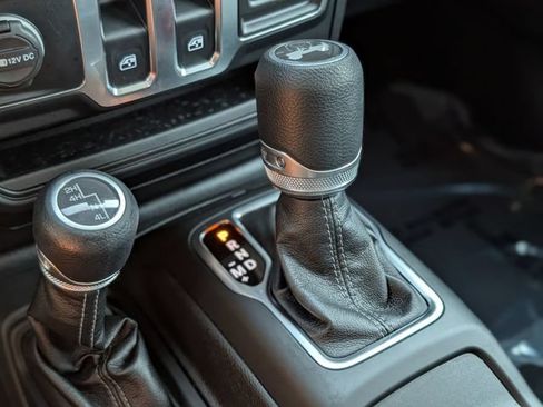 Used 2025 Jeep Wrangler Sport AWD/4WD image 16