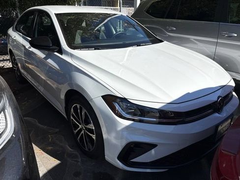 Used 2025 Volkswagen Jetta Sport FWD image 2