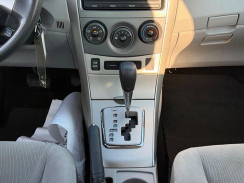 Used 2012 Toyota Corolla LE FWD image 17