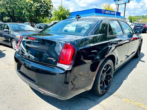 Used 2019 Chrysler 300 S image 9