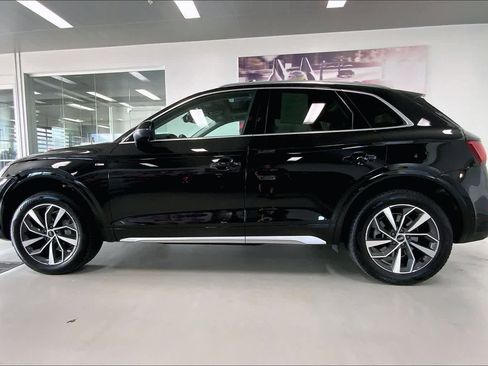 Used 2023 Audi Q5 2.0T Premium w/ Convenience Package image 3