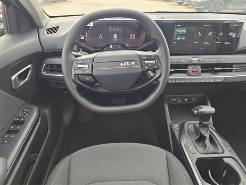 New 2025 Kia K4 LXS image 15