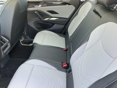 Used 2026 Volkswagen Tiguan SE w/ Panoramic Sunroof Package FWD image 24