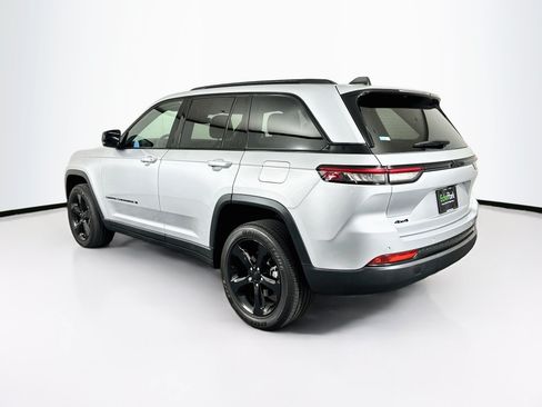 Used 2024 Jeep Grand Cherokee Altitude AWD/4WD image 5